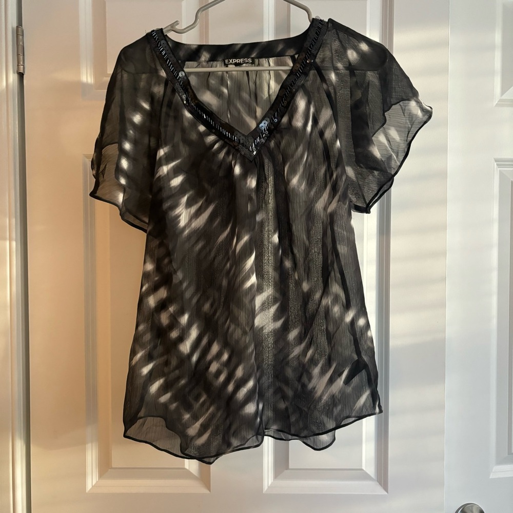 Express sheer top size M